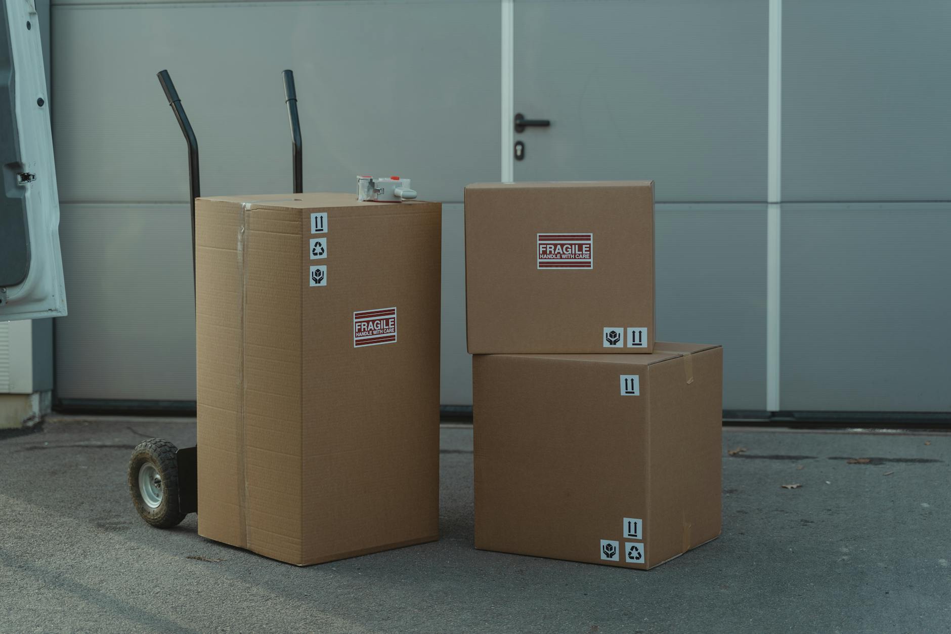 Cardboard boxes ready for shipping — US de minimis ends and air cargo tariff impact 2026