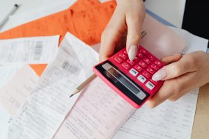 Using calculator with receipts and documents - how to estimate air freight costs complete pricing breakdown