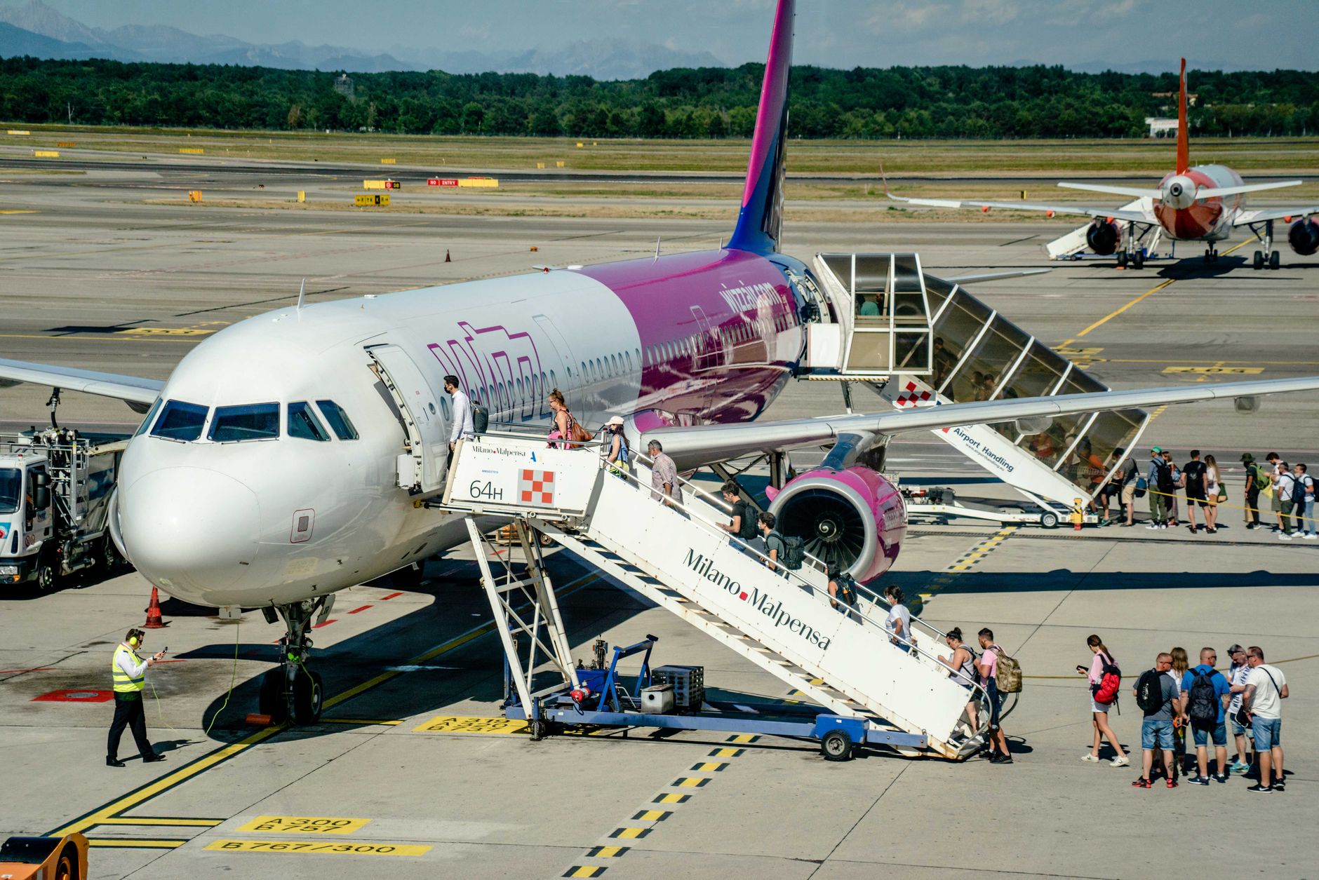 Airport security check related to customs regulations in air cargo